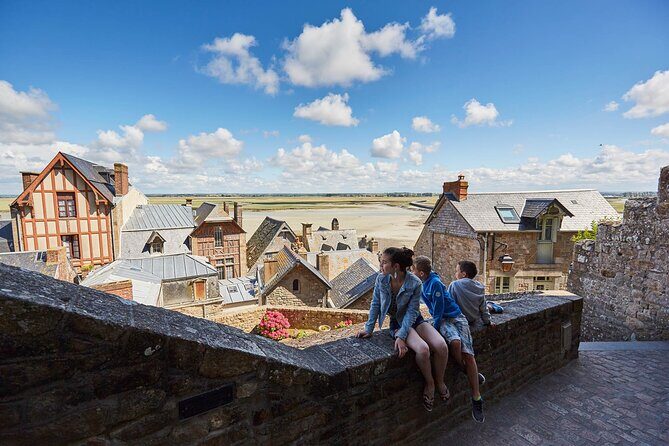 2-Hour Guided Walking tour of the Mont Saint Michel - Mont Saint-Michel walking tour: the short-time win