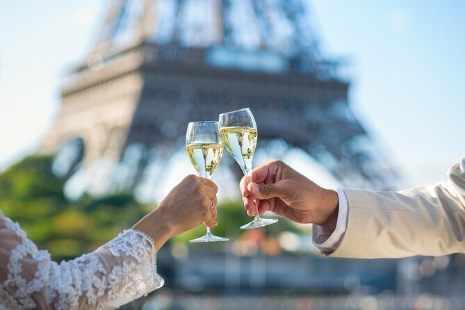 Bateaux Mouches Sightseeing Cruise on the Seine River in Paris - Place de la Concorde: a square that has seen it all