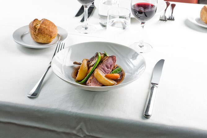 Bateaux Parisiens Seine River Gourmet Lunch & Sightseeing Cruise - Service level tips: Service Etoile vs Privilege vs Premier