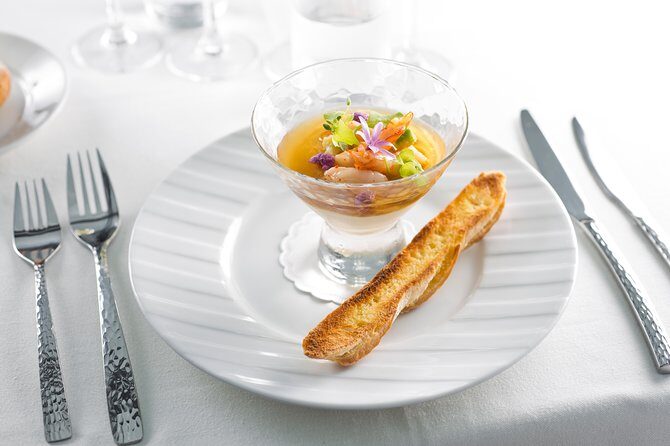 Bateaux Parisiens Seine River Gourmet Lunch & Sightseeing Cruise - Weather, music volume, and the pace (how to avoid disappointment)