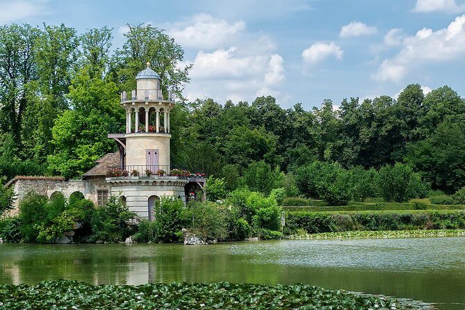 Château of Versailles and Marie Antoinette's Petit Trianon Private Tour - Versailles gardens in 1 hour: fountains, walking pace, and weather reality