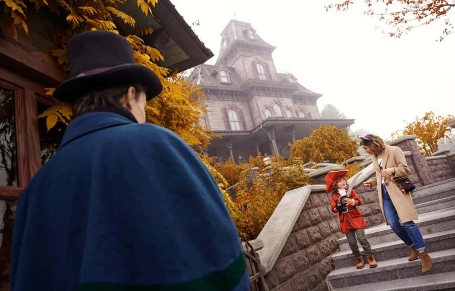 Disneyland® Paris 1-Day Flexible Date Ticket - Which park option should you choose: Disneyland Park vs Disney Studios (or both)