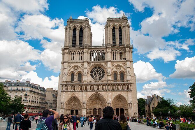 Early Access Paris Notre Dame Cathedral Walking Tour - Préfecture de Police and WWII scars on the façade