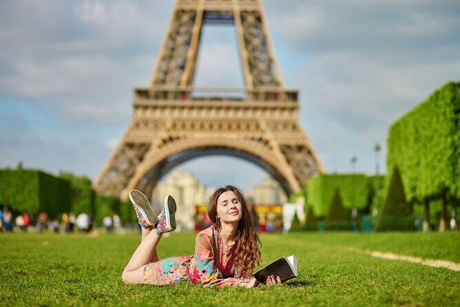 Eiffel Tower Access to 2nd Floor & Summit with Host by Lift - The Real Start: Security, Queue Flow, and Elevator Access