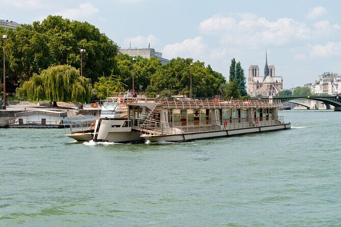 Eiffel Tower Access to 2nd Floor with Summit Option, Seine Cruise - The guide experience at the Eiffel Tower (and why it helps)
