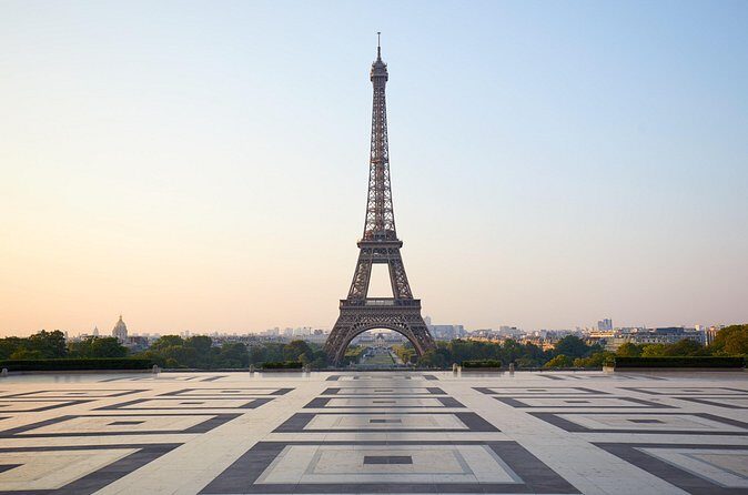 Eiffel Tower Access to Summit with Host - Do the crowds feel worse here? Elevator reality and exit flow