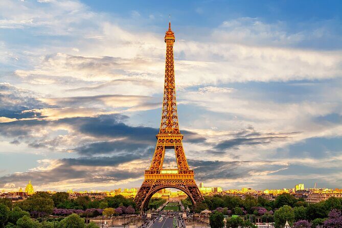 Eiffel Tower Reserved Access Summit or 2nd Floor Guided by Lift - The guide experience: stories that make the tower make sense