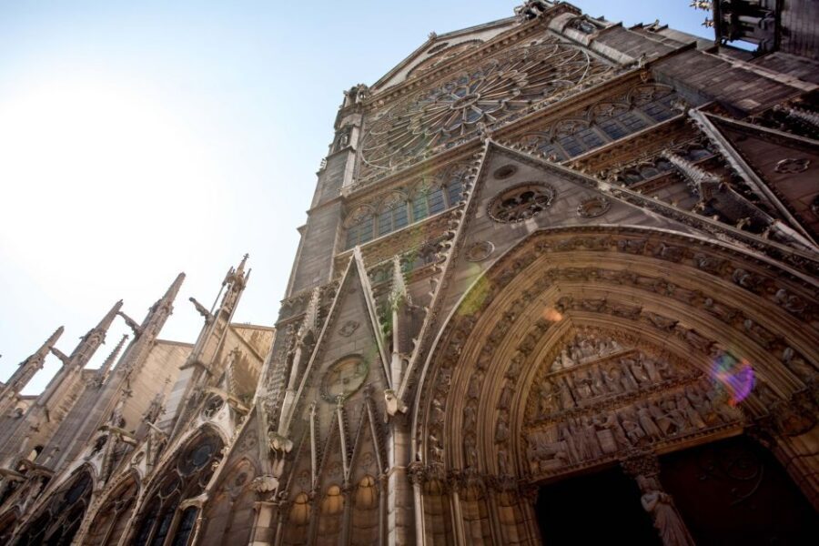 Electric Bike Tour of Paris’ Hidden Gems - What the guide does for the experience (and why it’s the real differentiator)