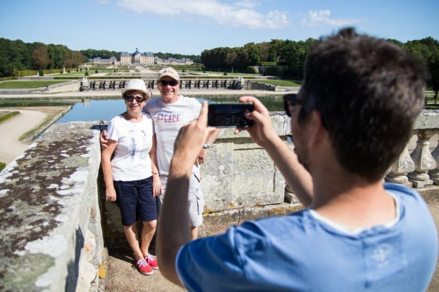 From Paris: Chateau de Fontainebleau & Vaux-Le-Vicomte Tour - What’s the guide doing while you wander?