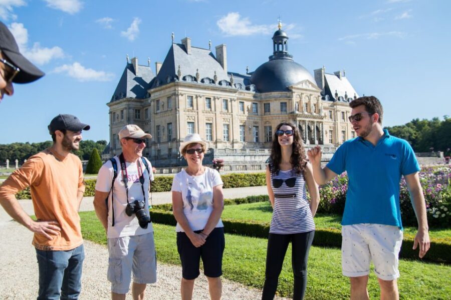 From Paris: Chateau de Fontainebleau & Vaux-Le-Vicomte Tour - Walking and stamina: where you might feel it