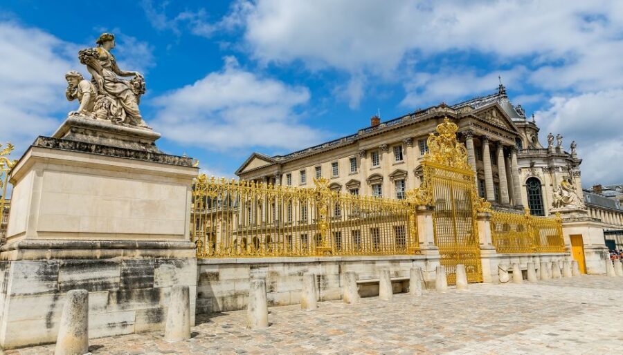 From Paris: Full-Day Guided Tour of Versailles - Coach and guide: what you’re paying for in real time