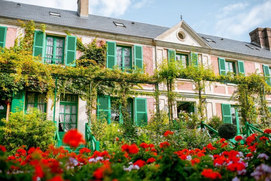 From Paris: Giverny and Versailles Palace Guided Day Trip - Getting to Giverny: bus time, nerves, and good shoes
