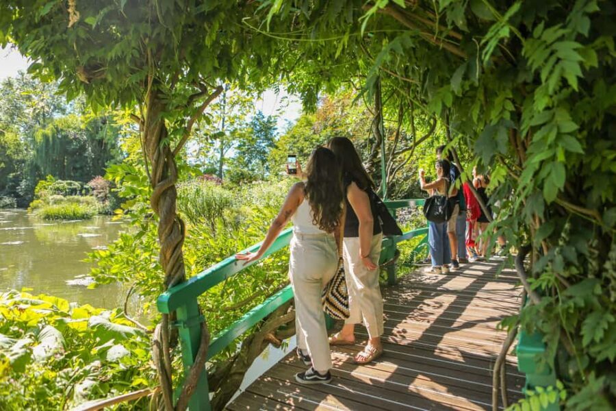 From Paris: Giverny Audio-Guided Tour - Key highlights worth planning for