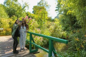 From Paris: Giverny Day Trip with Audio Guide or Live Guide - The gardens’ color story: flowerbeds built like a painting