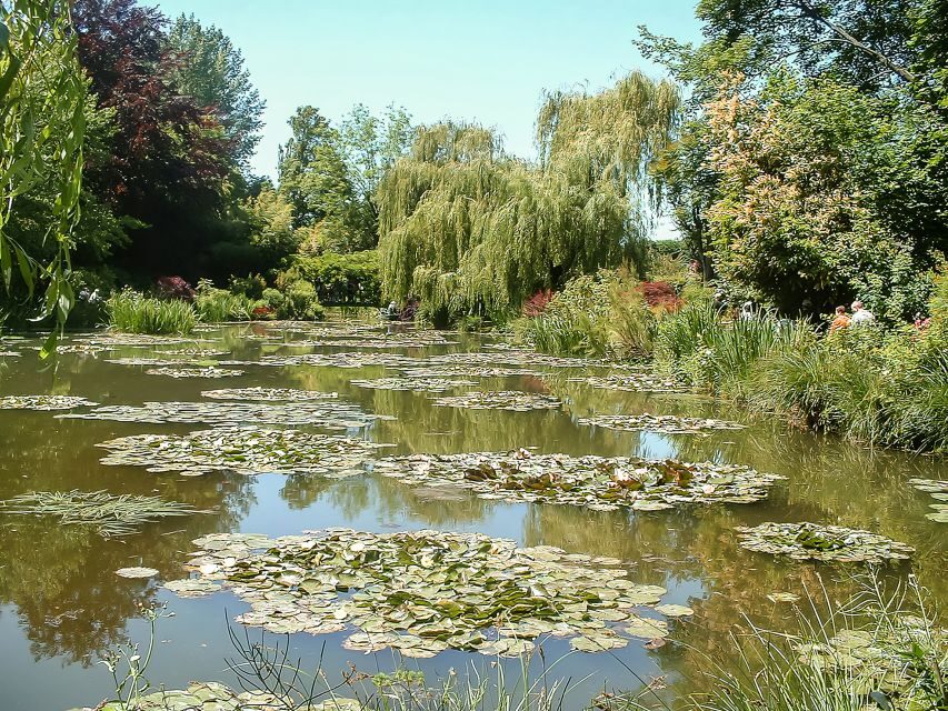 From Paris: Giverny Day Trip with Audio Guide or Live Guide - Who this tour suits best (and who should skip it)