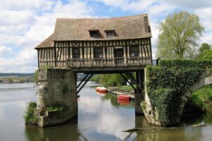 From Paris: Monet Gardens & Giverny Bike Tour with Picnic Stop - Pedal across the Seine: easy biking, scenic payoff