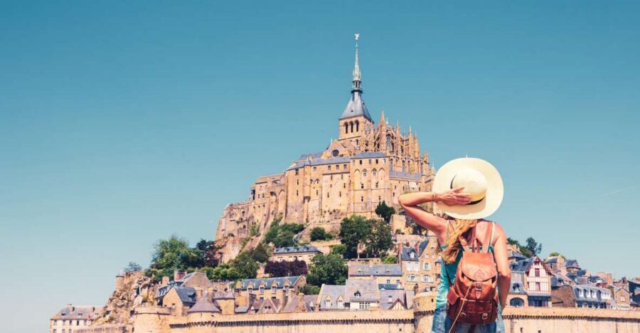 From Paris: Mont Saint Michel Day Trip with a Guide - Finding your group in Paris: the exact meeting point matters