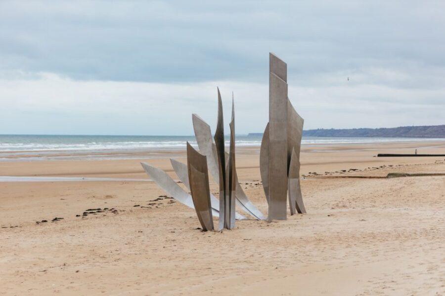 From Paris: Normandy D-Day Landing Beaches Full-Day Tour - Longues-sur-Mer Battery: The View Before The Beach