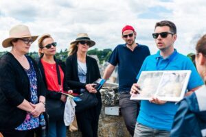From Paris: Small-Group Loire Valley Castles Full-Day Tour - Château de Chenonceau: River Arches and Court Life Stories