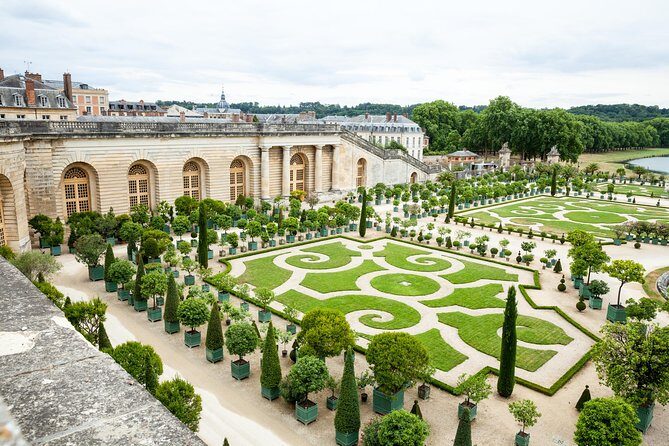 From Paris: Versailles Bike Tour w/ Palace, Gardens, & Picnic - Market stop and picnic shopping: how to do it without stress