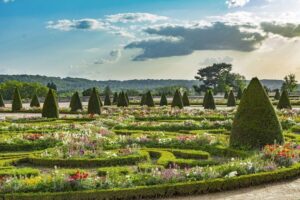 From Paris: Versailles Palace and Gardens Guided Experience - Meeting at Invalides and the Train Ride to Versailles