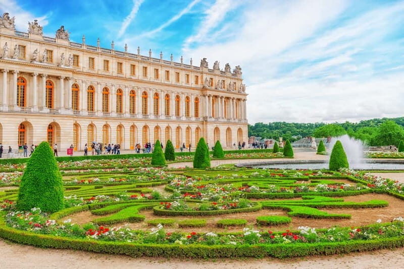 From Paris: Versailles Palace Guided Tour with Bus Transfers - Stop by stop: what the palace tour should feel like