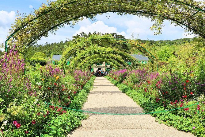 Giverny and Monet's Garden Half-Day Trip from Paris - Giverny village break: short, sweet, and worth it