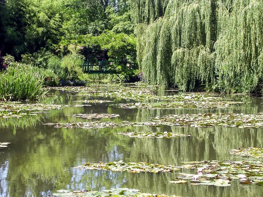 Giverny: Monet's House and Gardens Guided Tour - When to visit for fewer people and better photos