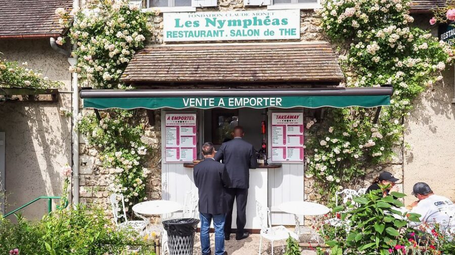 Giverny: Monet's House and Gardens Guided Tour - Meeting outside Les Nymphéas: the fastest way to start