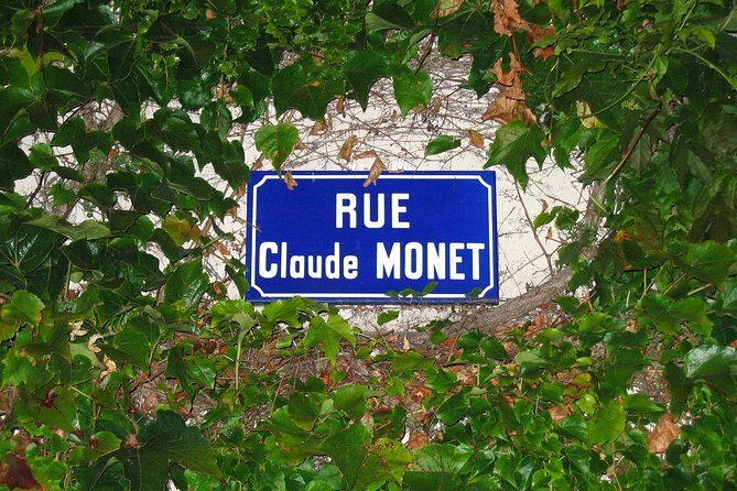 Giverny & Monet's House Audio Guided Half-day Tour from Paris - Getting there and back on time: walking, signs, and meeting point stress