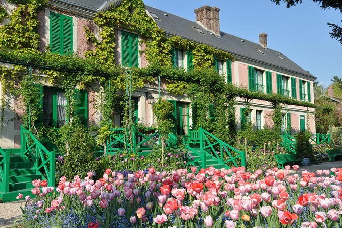 Giverny's House & Gardens plus Versailles Palace Day Trip with Lunch from Paris - Small-group logistics that actually change the feel