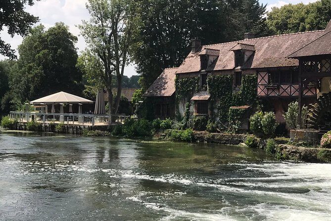 Giverny's House & Gardens plus Versailles Palace Day Trip with Lunch from Paris - Lunch at the Moulin de Fourges on the Epte River