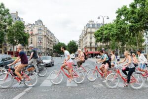 Highlights of Paris Bike Tour w/ a Local Guide (English or Dutch) - Getting the bike right: helmets, comfort, and group size