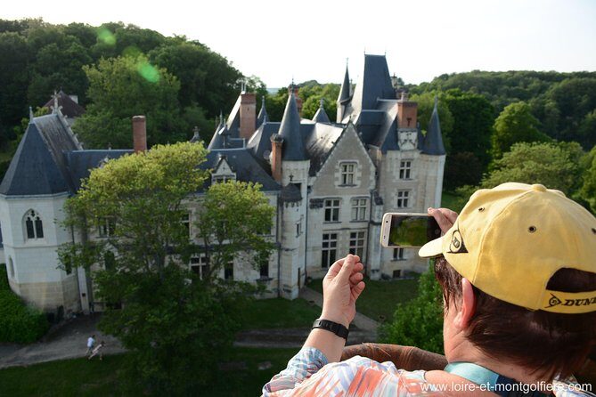 Hot Air Balloon Flight over the castle of Chenonceau / France - Your One-Hour Flight Over the Loire: Quiet, Slow, and Photogenic