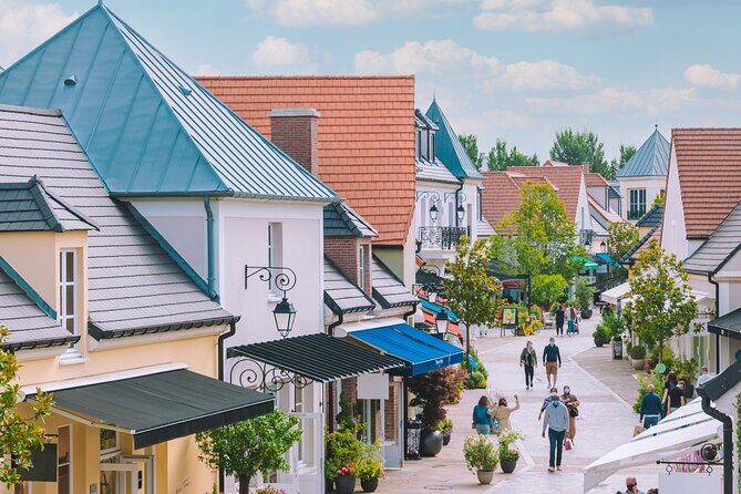 La Vallee Village Shopping Outlet by Luxury Transport from Paris - Where food, breaks, and comfort fit in
