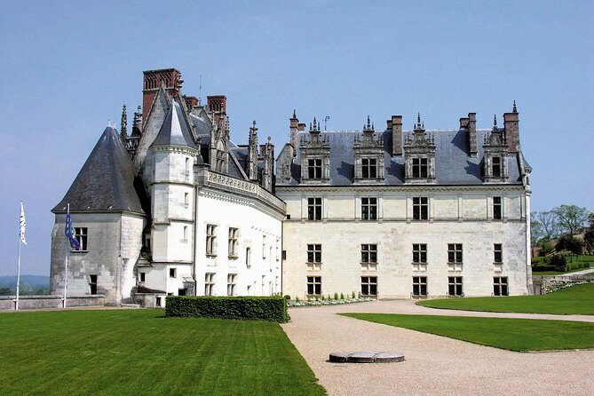 Loire Valley Castles Small-Group Day Trip from Paris - Château d’Amboise: Loire views plus Leonardo’s burial site