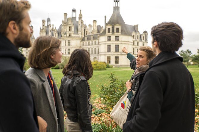 Loire Valley Castles Trip with Chenonceau and Chambord from Paris - Licensed guide vs audio guide: choosing the learning style that fits you