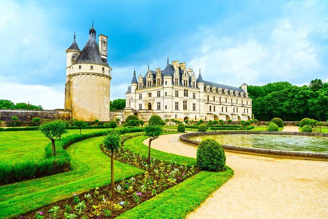 Loire Valley Wine and Castles Small-Group Day Trip from Paris - Chenonceau’s river crossing: why the Ladies Chateau draws people in