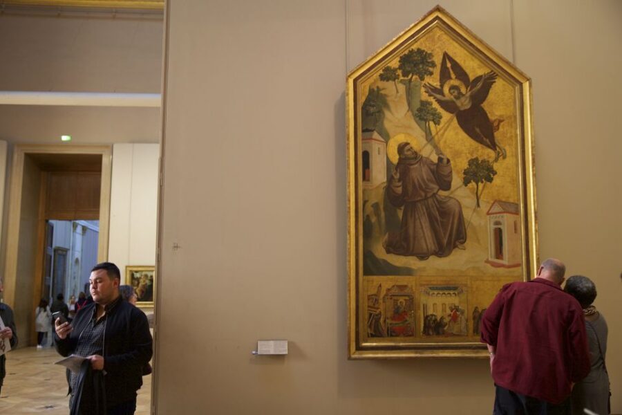Louvre Museum: Mona Lisa Without the Crowds Last Entry Tour - Crown Jewels room: a break from art-on-the-walls