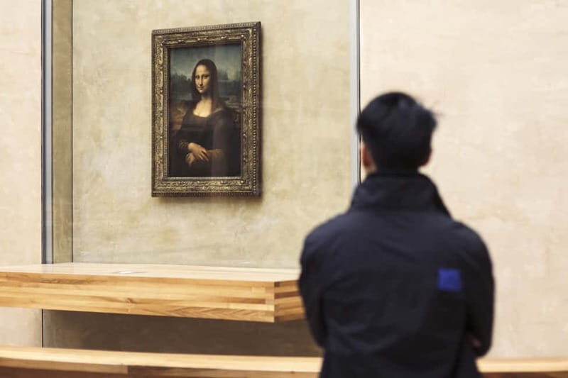 Louvre Museum: Mona Lisa Without the Crowds Last Entry Tour - The Louvre moat and classical sculpture stops