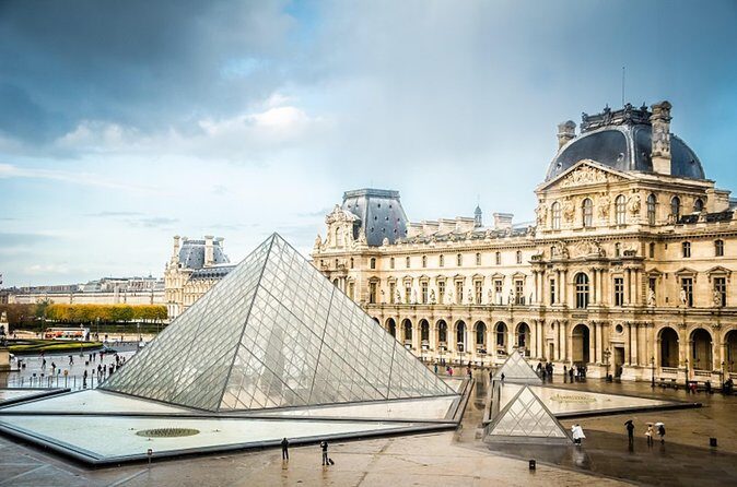 Louvre Priority Access with Mona Lisa Escort or Guided Option - Potential downsides to watch for (crowds, sound, and losing the group)