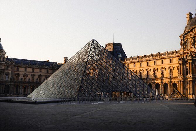 Louvre Private Tour – The Essentials and More with Expert Guide - Entering the Louvre the “good chaos” way