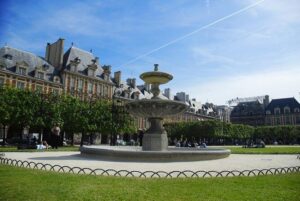 Marais Tour With a Local - Start at Rue de Rivoli: how to avoid the most common hiccup