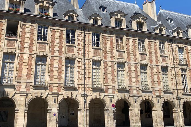 Marais Tour With a Local - Place des Vosges (built in 1605): small time, big payoff