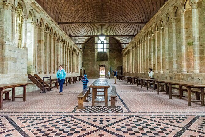 Mont Saint Michel Day Trip from Paris with English Speaking Guide - Mont-Saint-Michel free time: how to get the most from the island