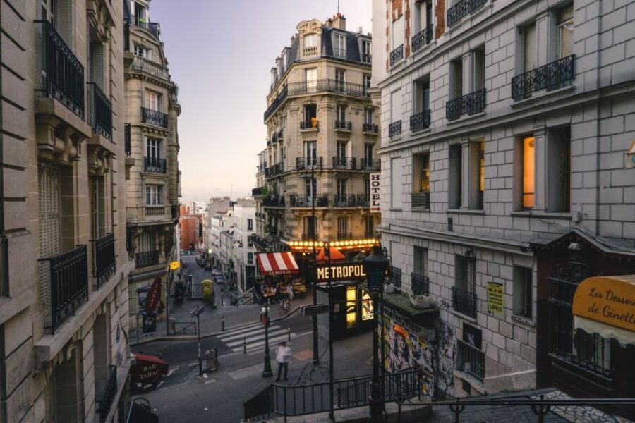 Montmartre : private family tour - Wall of Love: the photo stop that ends the tour on a high note