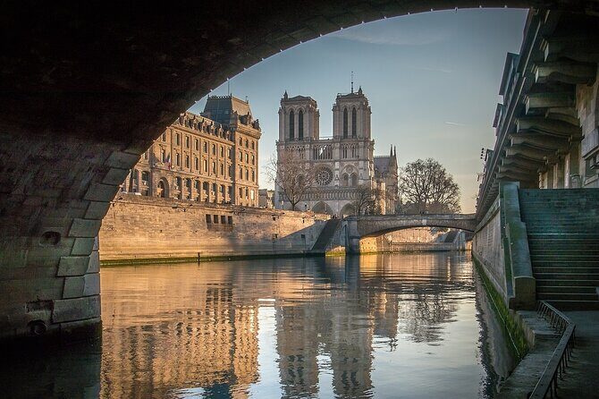 Notre Dame Guided Tour with Scheduled Group Access Option - Inside Notre-Dame: how the guide helps you notice the details