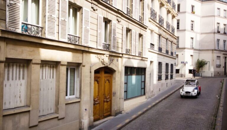 Off-the-Beaten Track in Paris: 2-Hour Vintage 2CV Tour - Why a vintage 2CV feels smarter than most Paris tours