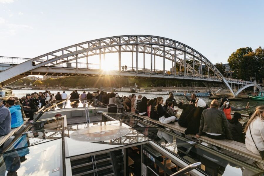 Paris: 1-Hour Sightseeing Cruise and 3-Course Bistro Dinner - Who This Package Fits Best