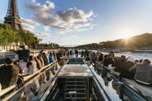 Paris: 1-Hour Sightseeing Cruise and 3-Course Bistro Dinner - Bistro Parisien by the Eiffel Tower: What You’re Really Paying For